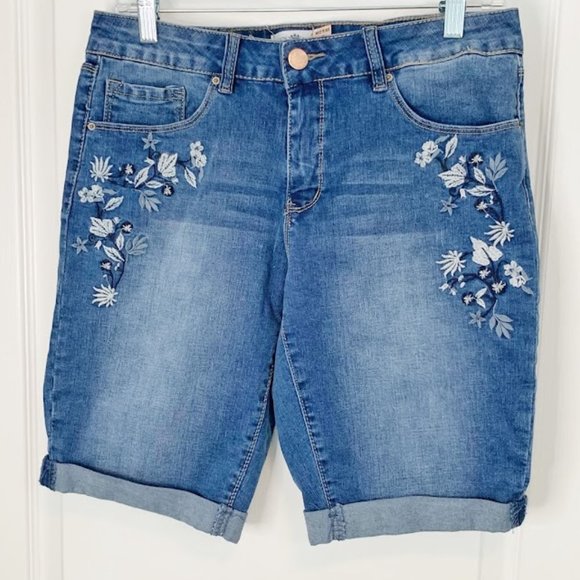 Royalty For Me Pants - Royalty For Me Floral Embroidered Mid Rise Shorts